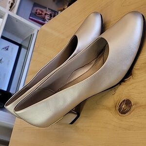 GOLD Soft Style Pumps Shoes by Hush Puppies size 12 wide leather